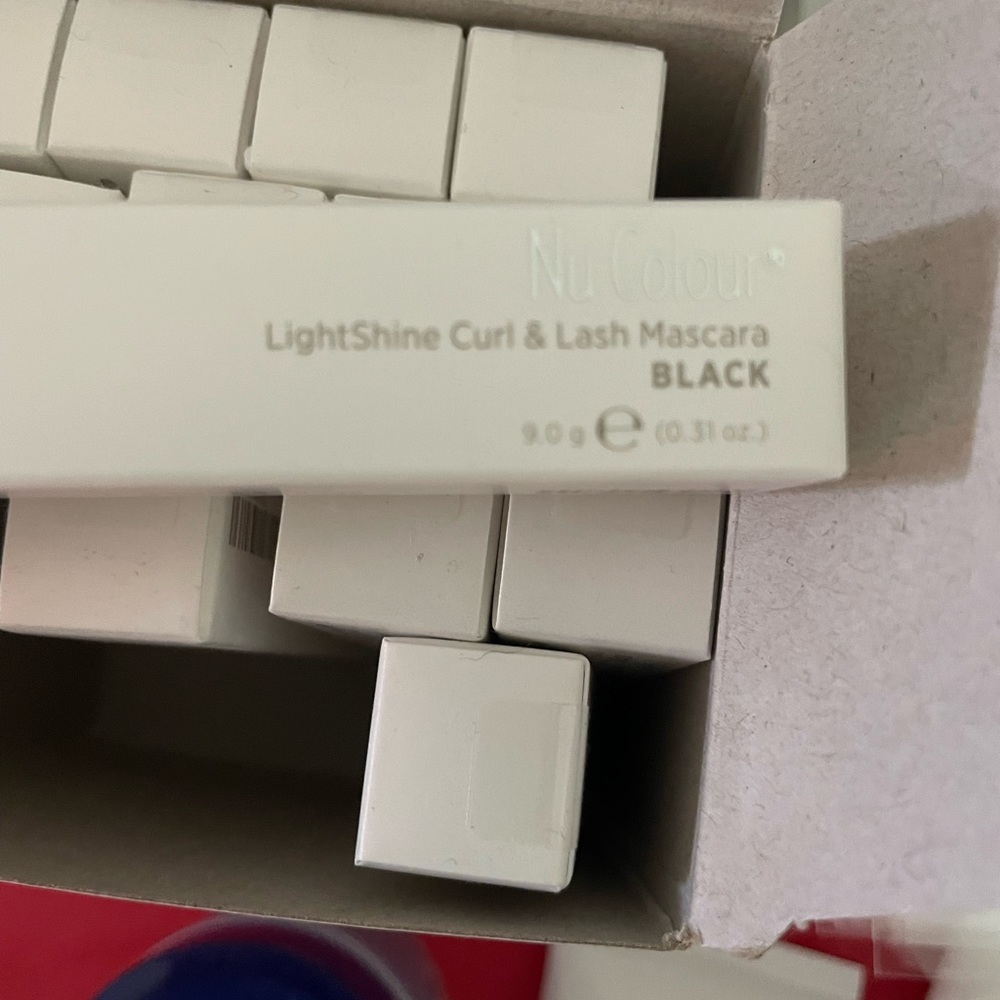 Nu Colour LightShine Curl & Lash Mascara - Picture 14 of 16